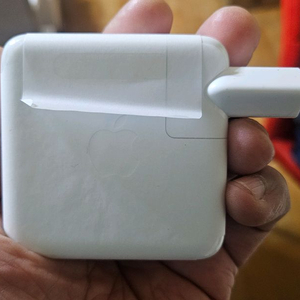 애플 70W USB-C 충전 어댑터