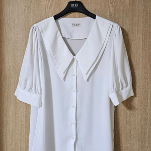 화이트 블라우스 프리사이즈 새상품