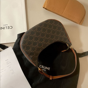 정품 셀린느 아바백 미듐 (정가 230)