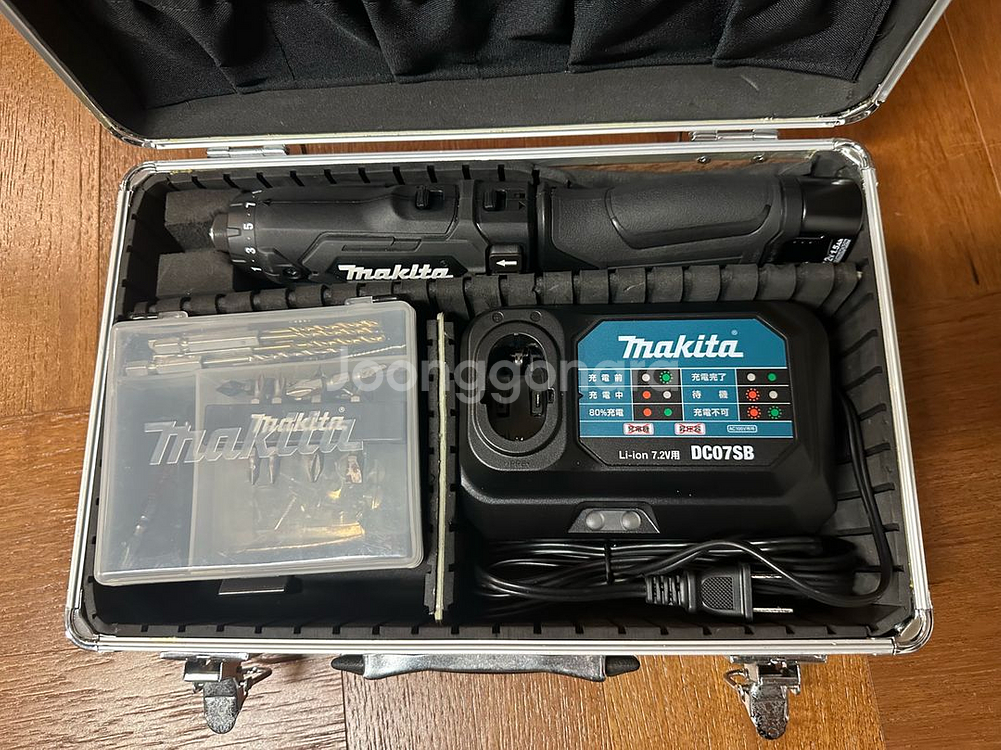 마끼다 7.2볼트 df012 블랙 전동드릴--1