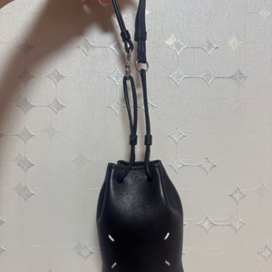 메종마르지엘라 마이크로버킷백 블랙