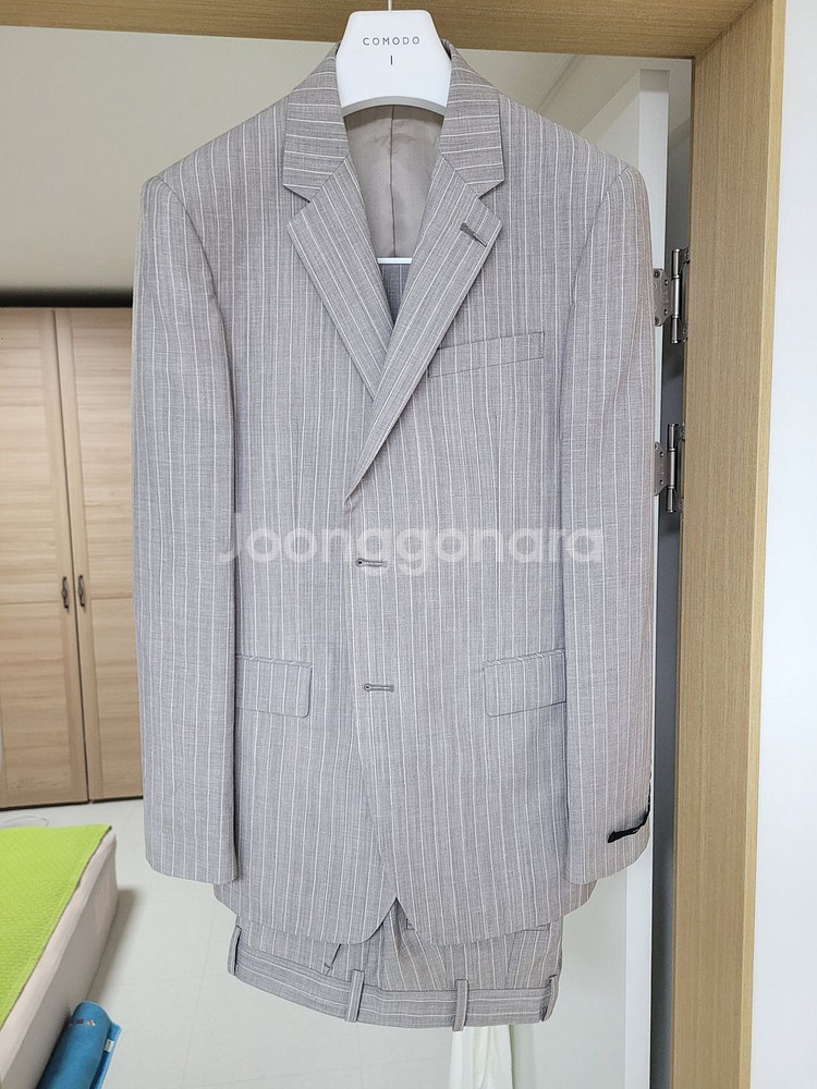 코모도 그레이 스트라이프정장 상의105하의86 새거--0