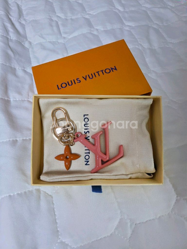 루이비통 핑크 LV 키링 풀박스--0