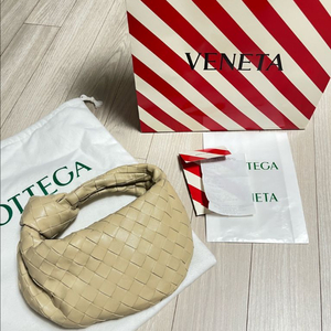 보테가베네타 조디백 아몬드