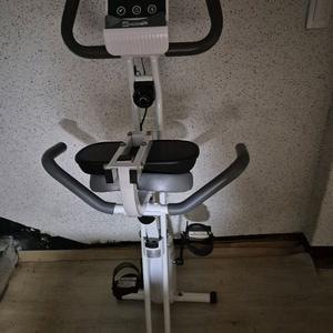 엑사이더 접이식 실내 자전거 판매합니다.