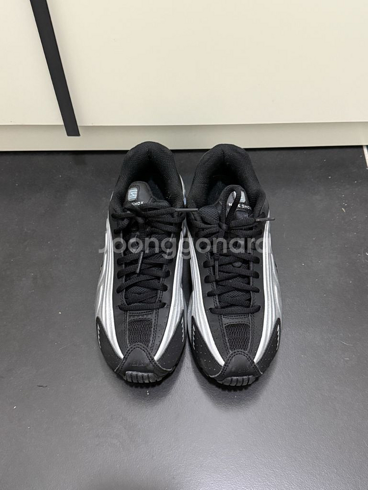 나이키 샥스 R4 주니어 메탈릭 실버 블랙 230--0