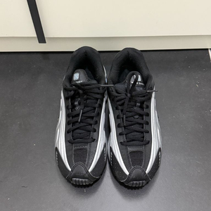 나이키 샥스 R4 주니어 메탈릭 실버 블랙 230