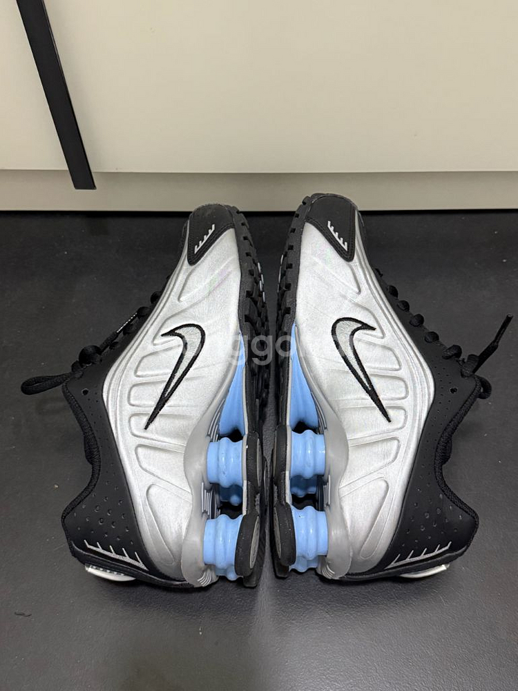 나이키 샥스 R4 주니어 메탈릭 실버 블랙 230--4