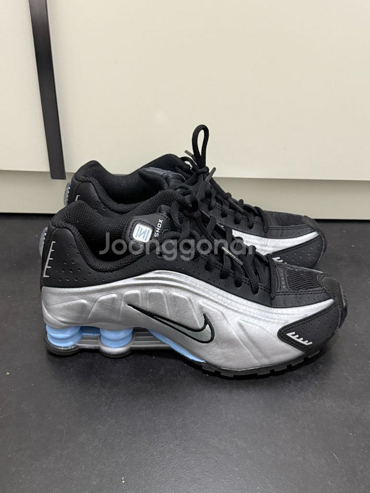 나이키 샥스 R4 주니어 메탈릭 실버 블랙 230--2
