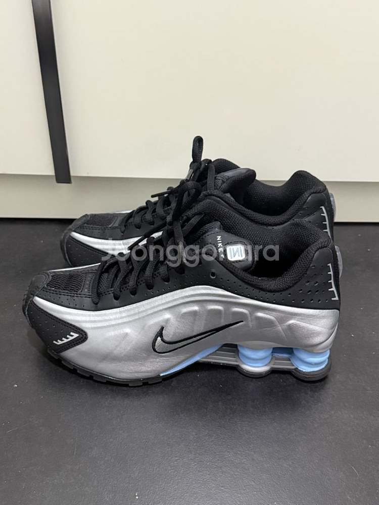 나이키 샥스 R4 주니어 메탈릭 실버 블랙 230--1