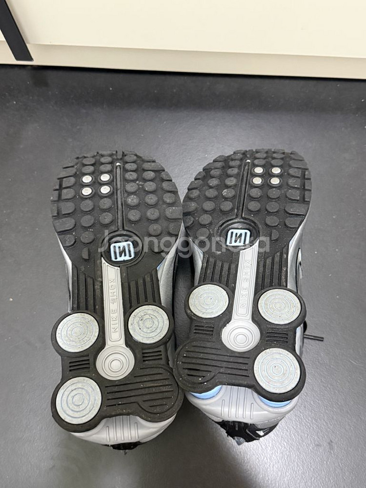 나이키 샥스 R4 주니어 메탈릭 실버 블랙 230--5