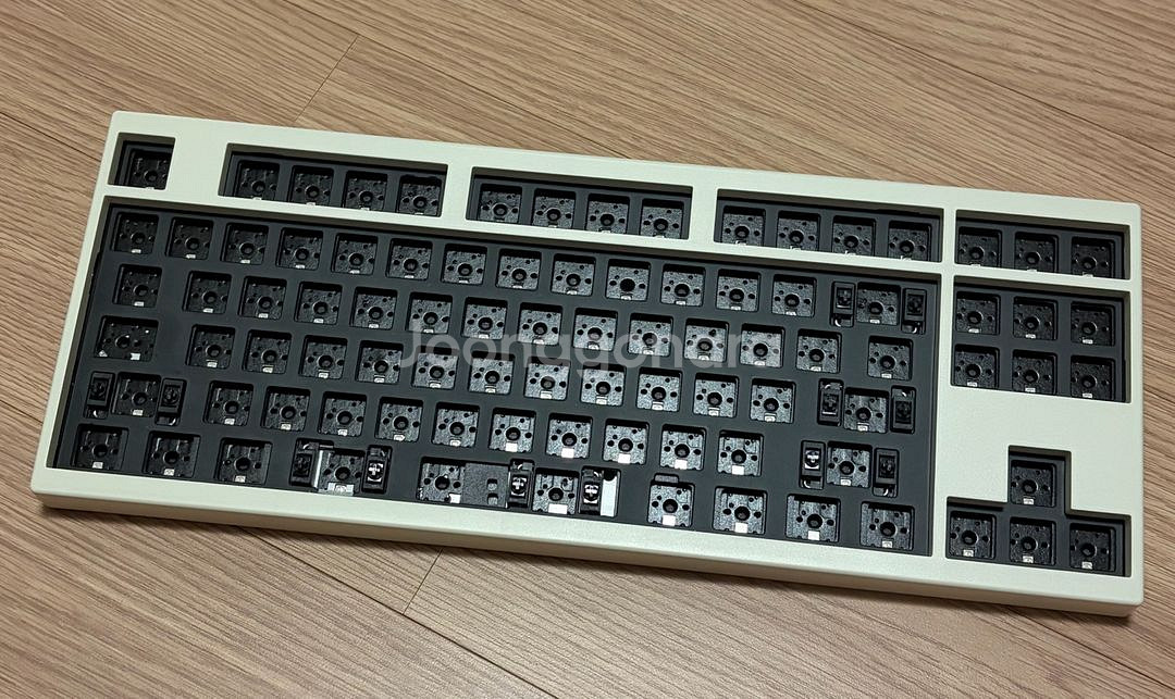 트랜지션라이트 8k 베어본 및 키캡 커스텀키보드--3