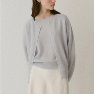 베뉴엣 폰즈 가디건 페일블루