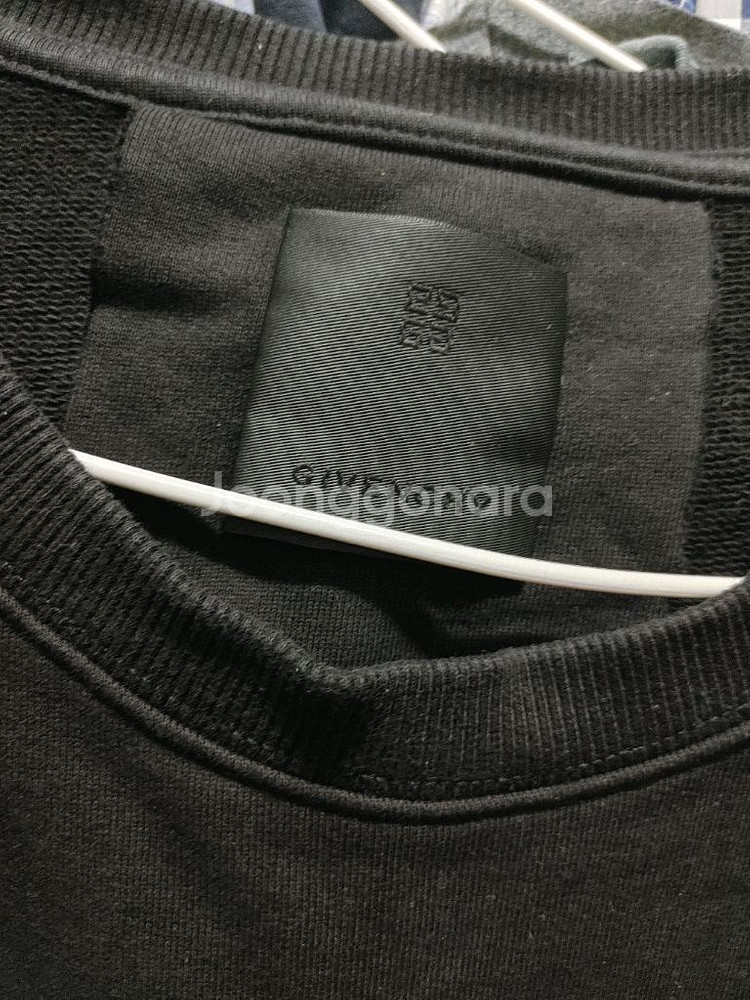 지방시 맨투맨--3