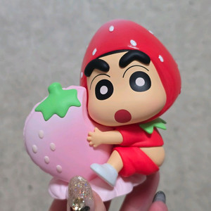 탑토이 짱구 딜리셔스 카스카베 딸기 피규어