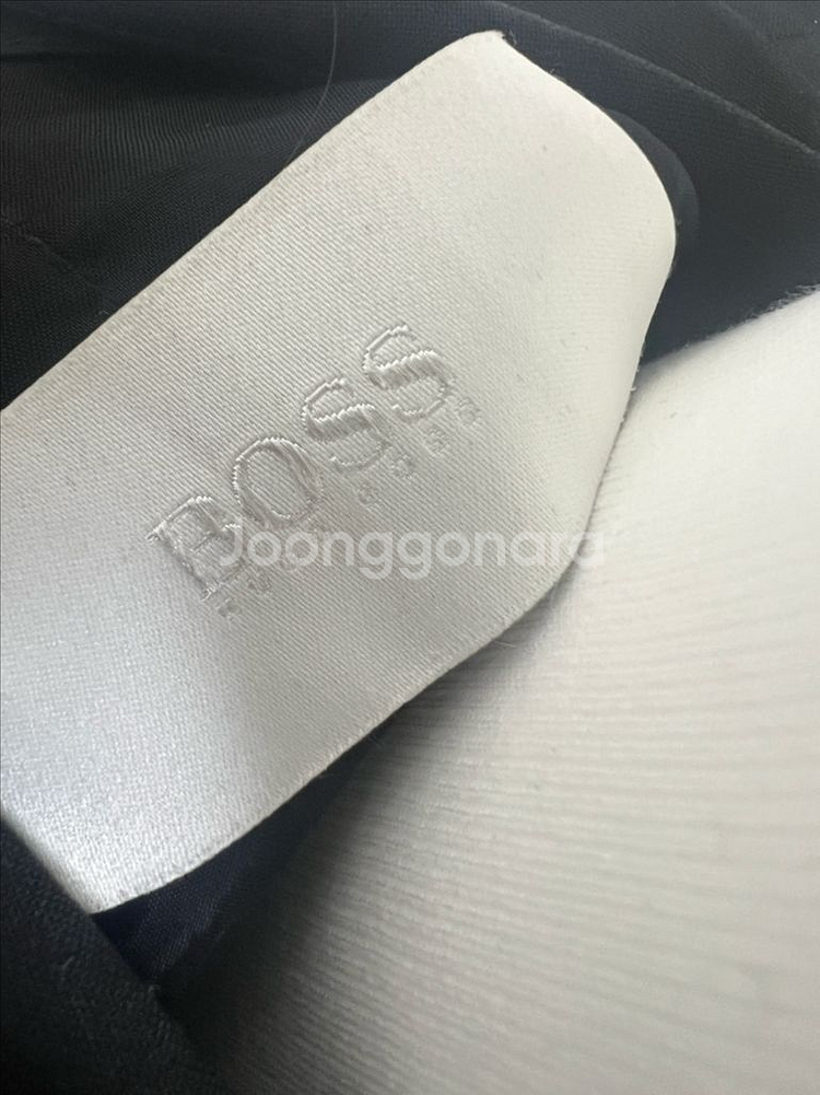 Hugo Boss의 블랙 자켓입니다사이즈는 34A이며,--5