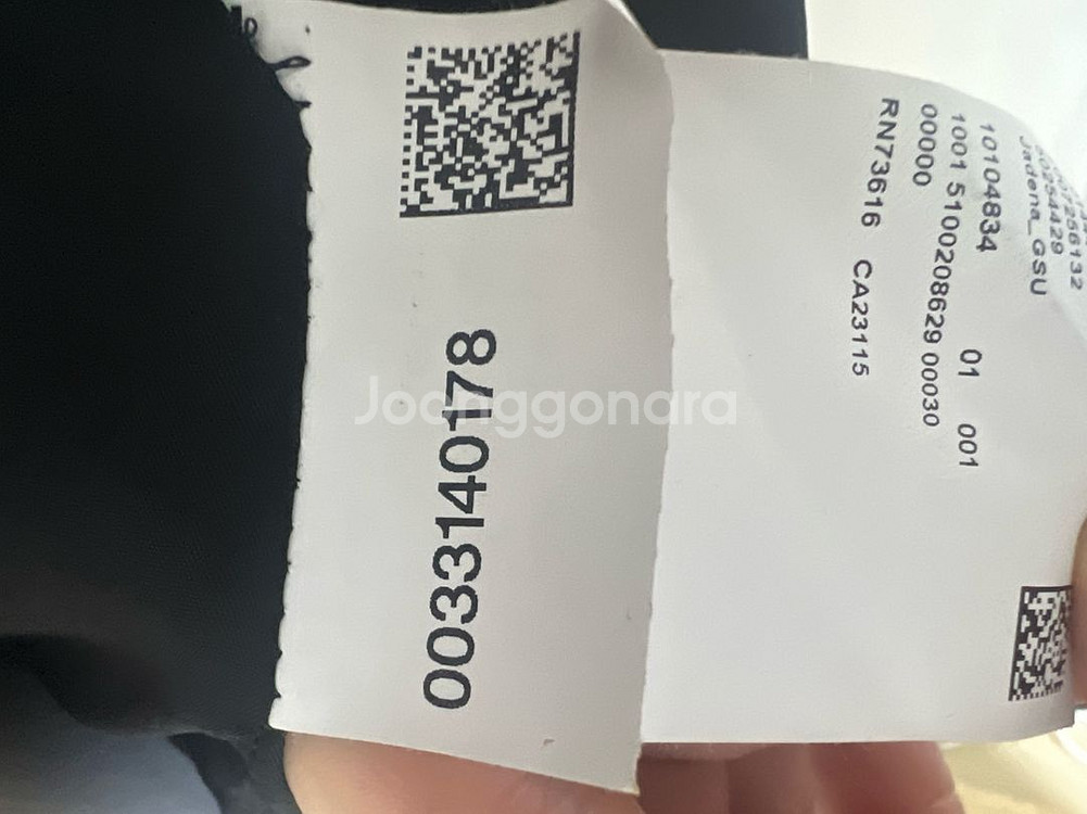 Hugo Boss의 블랙 자켓입니다사이즈는 34A이며,--6