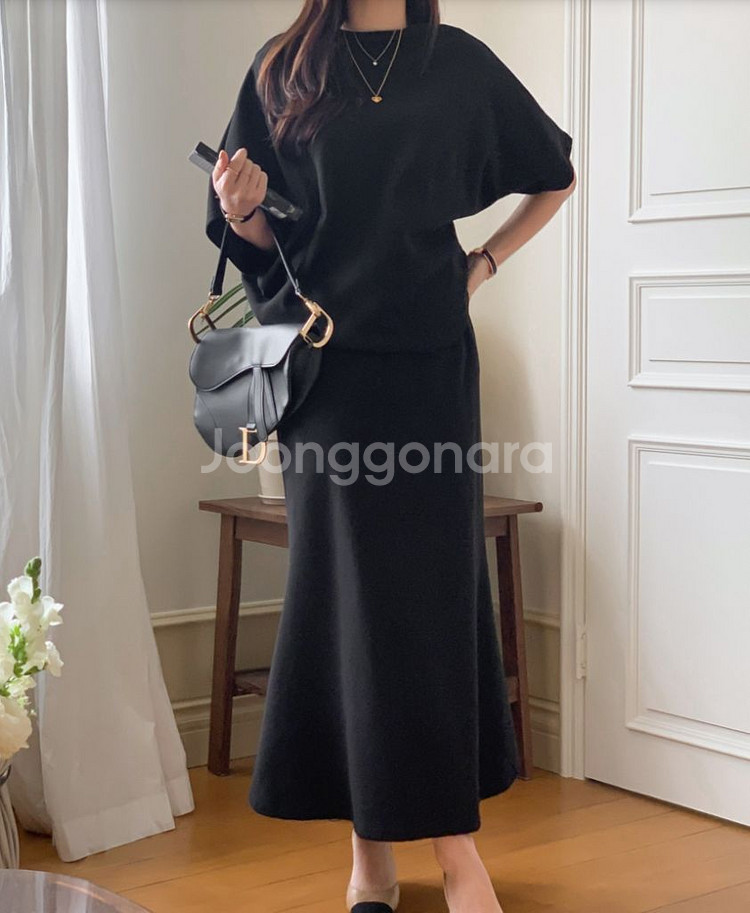 새상품)6만 가오리핏 티셔츠+머메이드 롱스커트 투피스--0