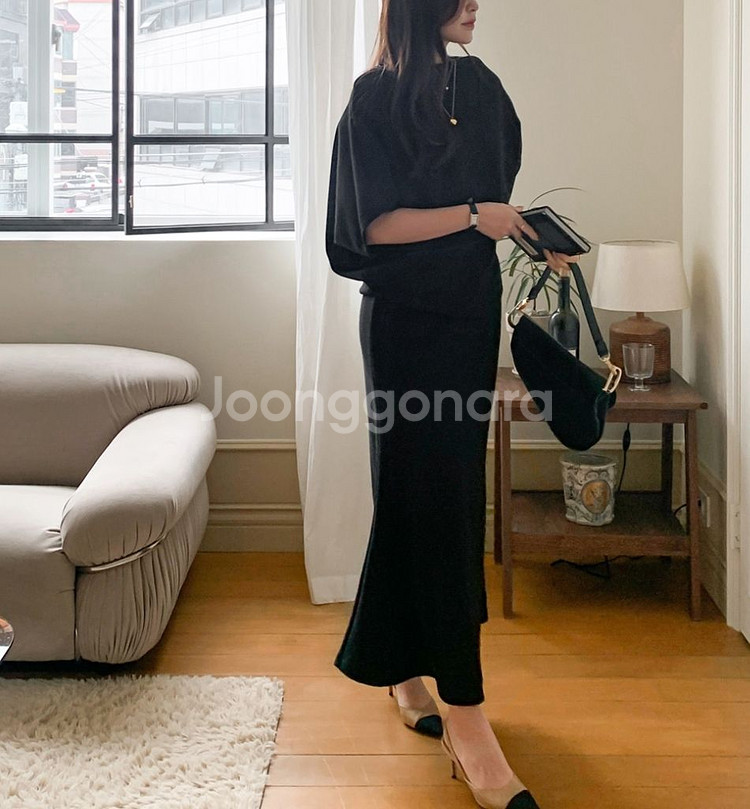 새상품)6만 가오리핏 티셔츠+머메이드 롱스커트 투피스--1