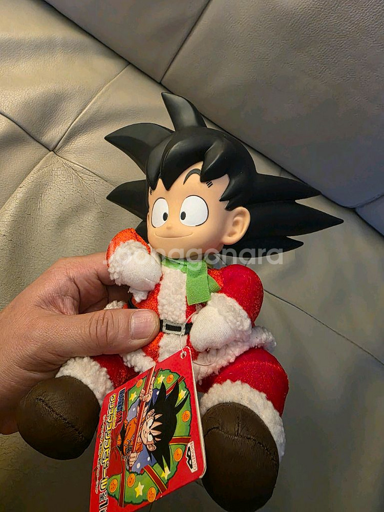 반프레스토 드래곤볼 손오공 산타인형 판매합니다--3