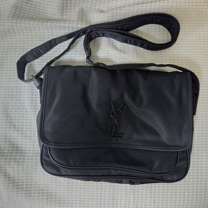 입생 니키 나일론 메신저백