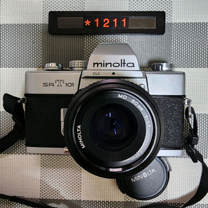 미놀타 sr T 슈퍼 필름카메라 1.7 단렌즈 장착 이미지