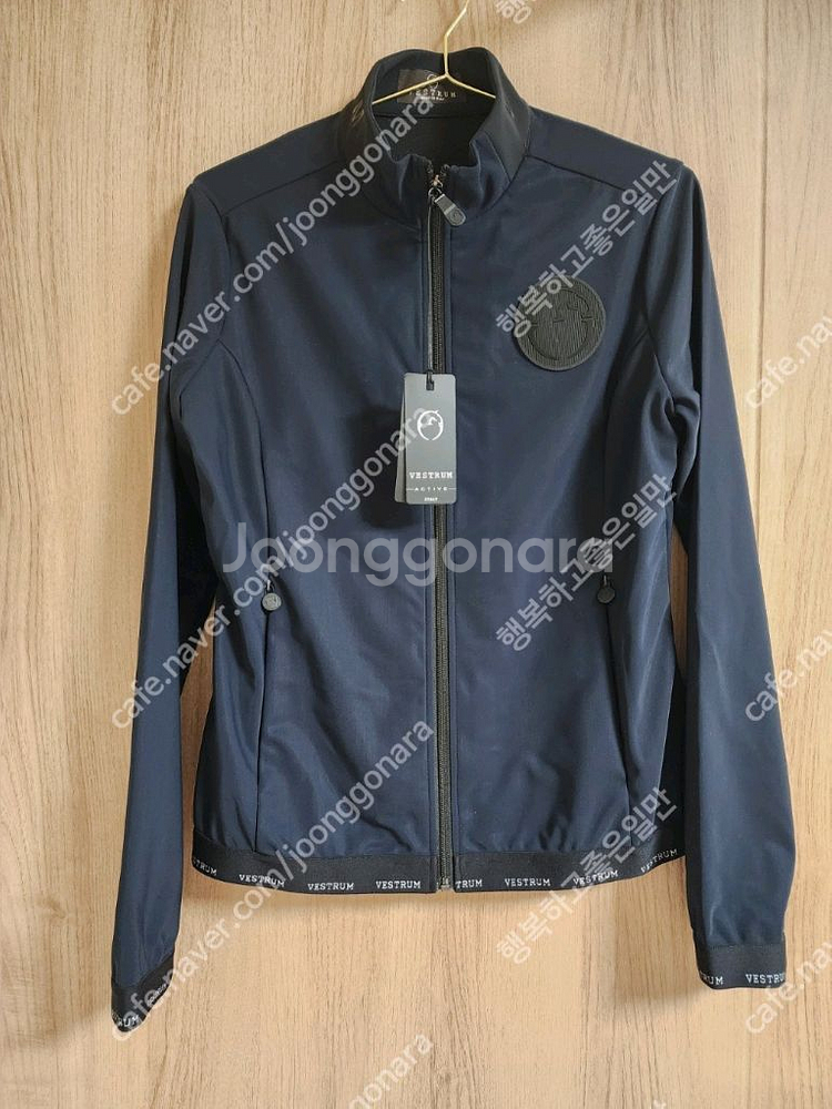 VESTRUM(승마브랜드)네이비 집업점퍼.M(새옷)--0