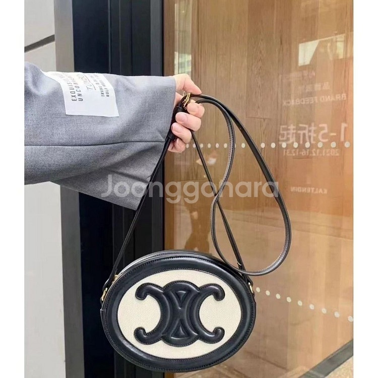 셀린느 오벌 크로스백--0