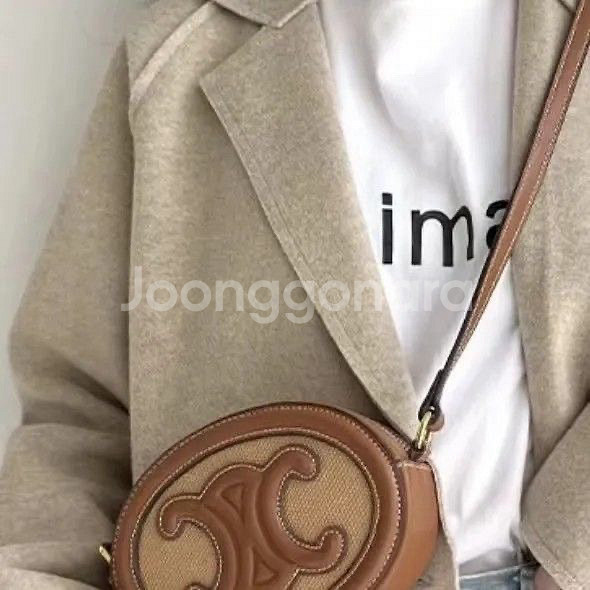 셀린느 오벌 크로스백--1