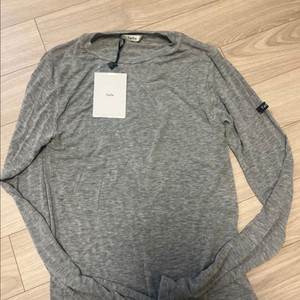 타일레 롱슬리브 그레이색상