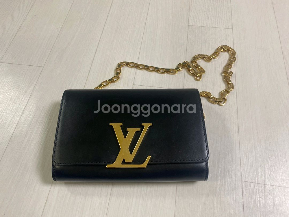 루이비통 M94335 체인루이즈 정품가방 팝니다.--0