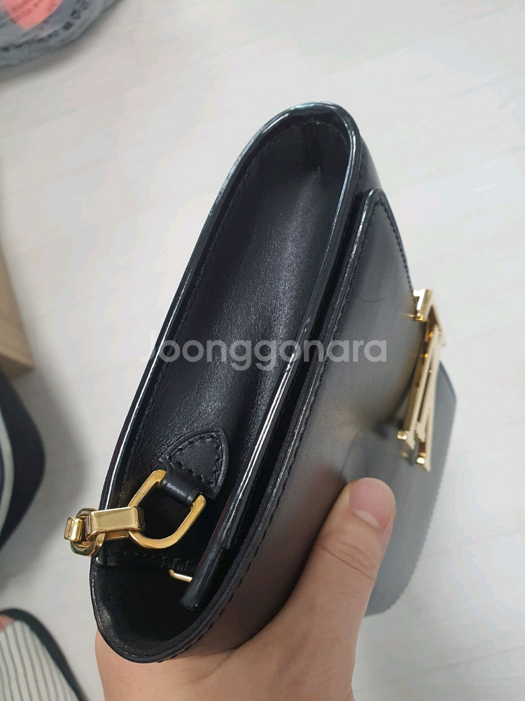 루이비통 M94335 체인루이즈 정품가방 팝니다.--5