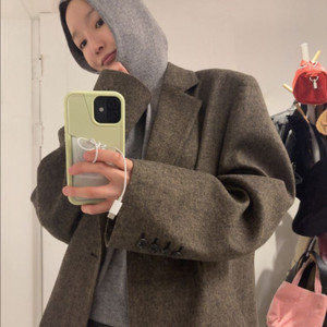 메이비베이비 마크들리 딥뮤즈 아루드 페미니크조이드비비에