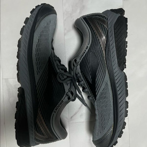 (우주매물)브룩스 고스트 10 런닝화 275