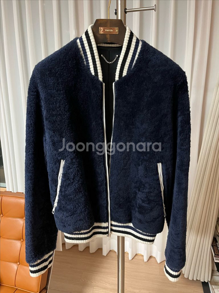 루이비통 컬렉션 쉐어링 자켓 판매합니다--1