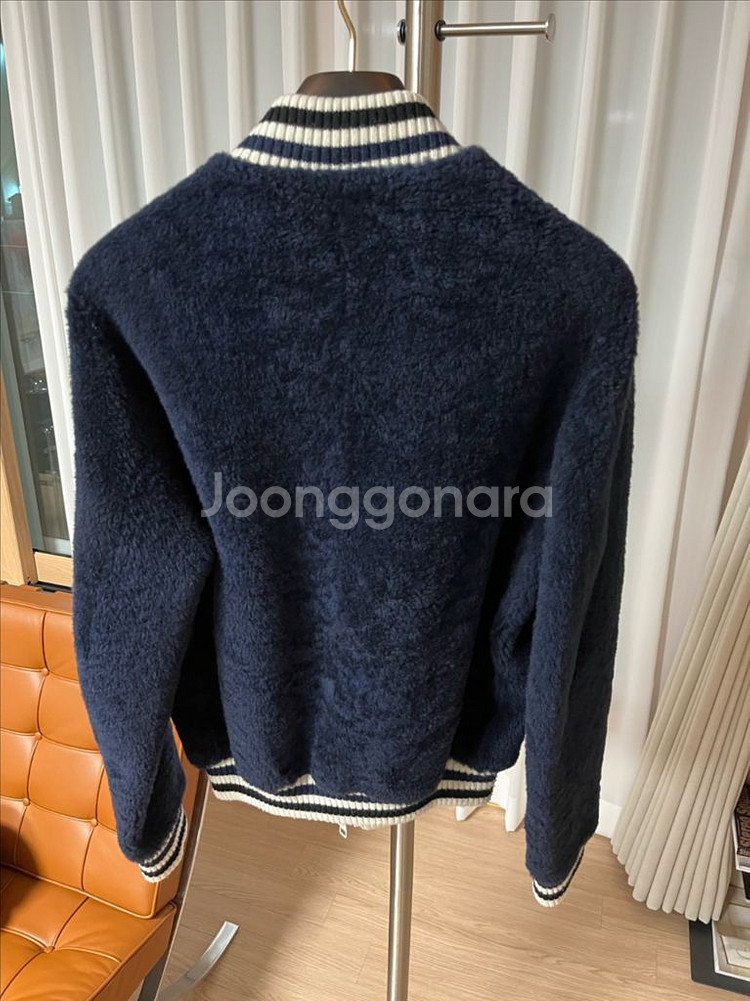 루이비통 컬렉션 쉐어링 자켓 판매합니다--2