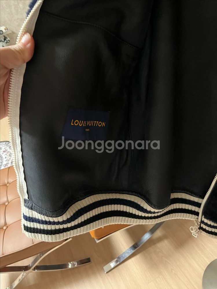 루이비통 컬렉션 쉐어링 자켓 판매합니다--5