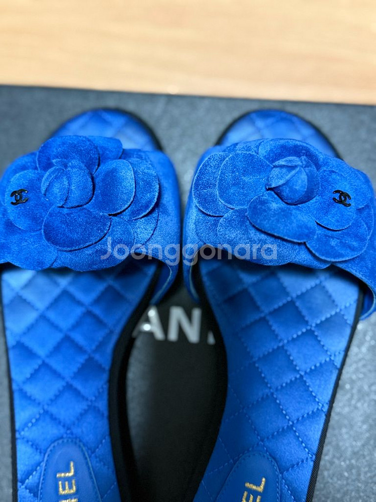 CHANEL 블루 카멜리아 슬리퍼--2