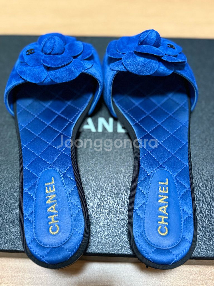 CHANEL 블루 카멜리아 슬리퍼--1