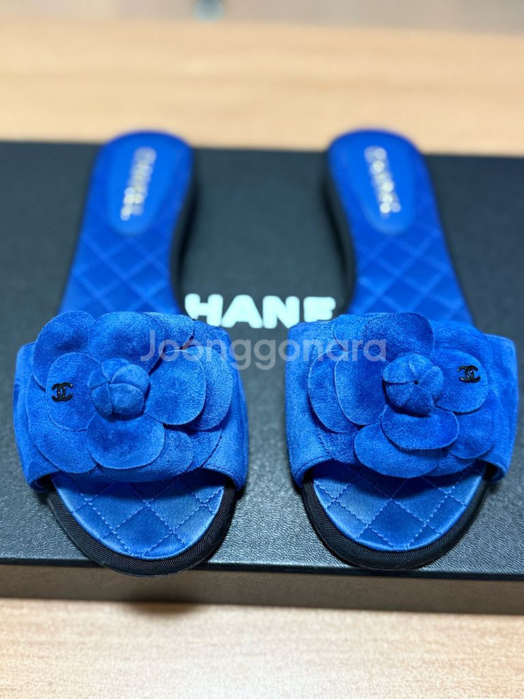 CHANEL 블루 카멜리아 슬리퍼--0