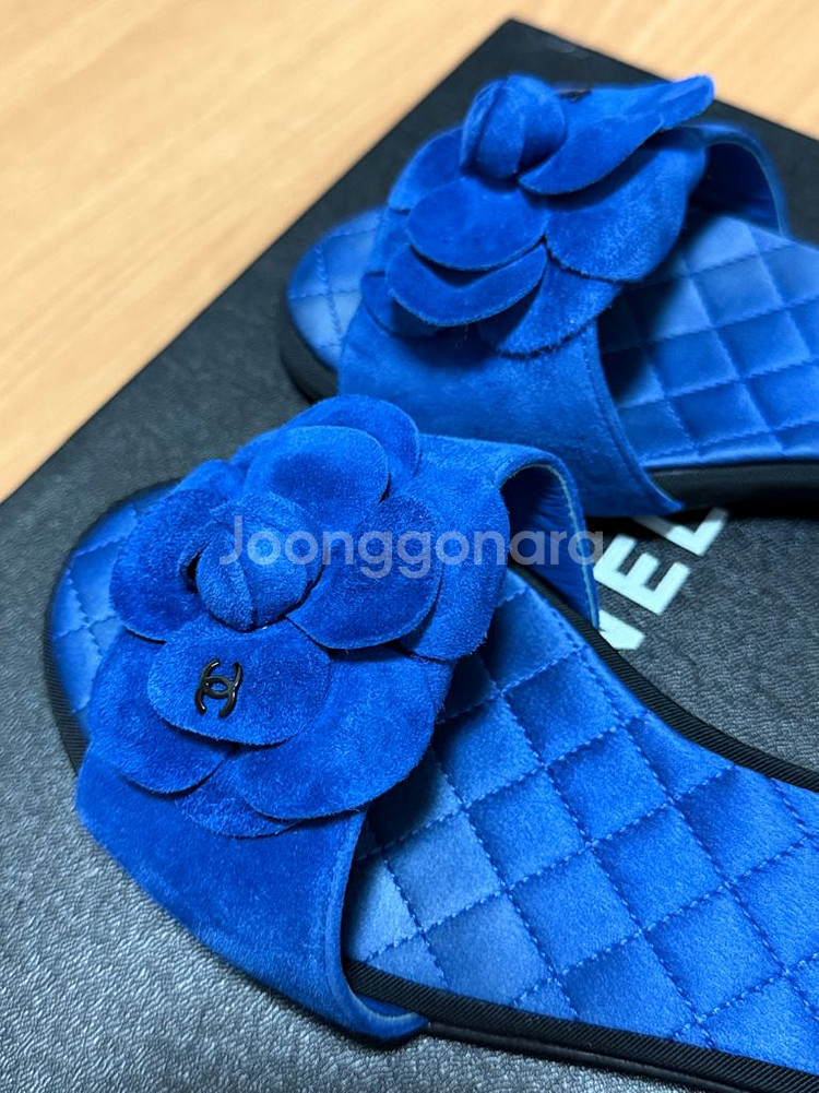 CHANEL 블루 카멜리아 슬리퍼--3