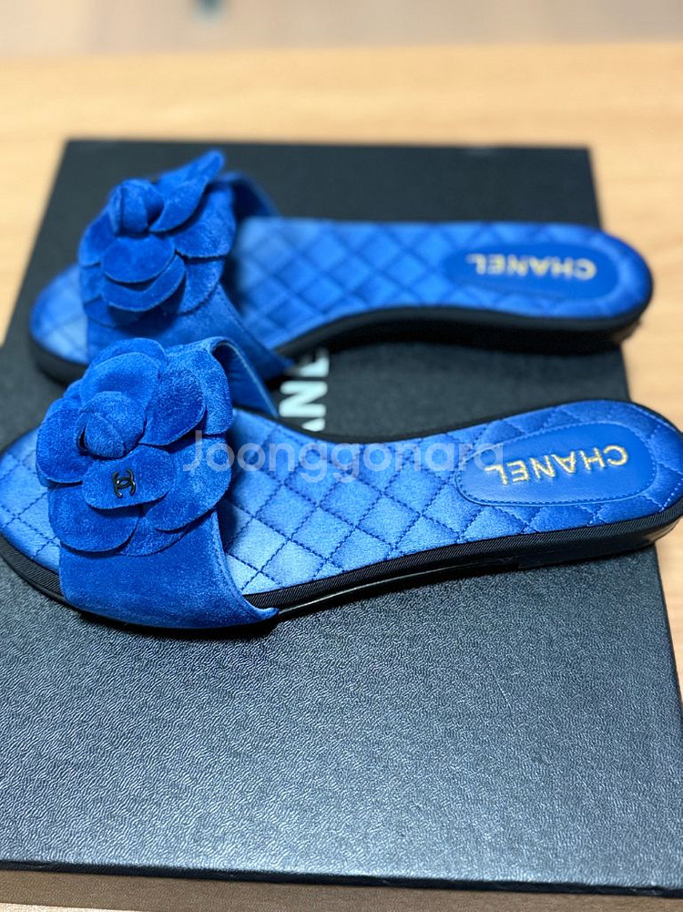CHANEL 블루 카멜리아 슬리퍼--4