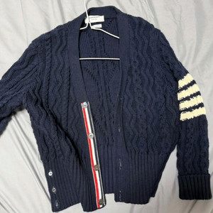 톰브라운 케이블 가디건