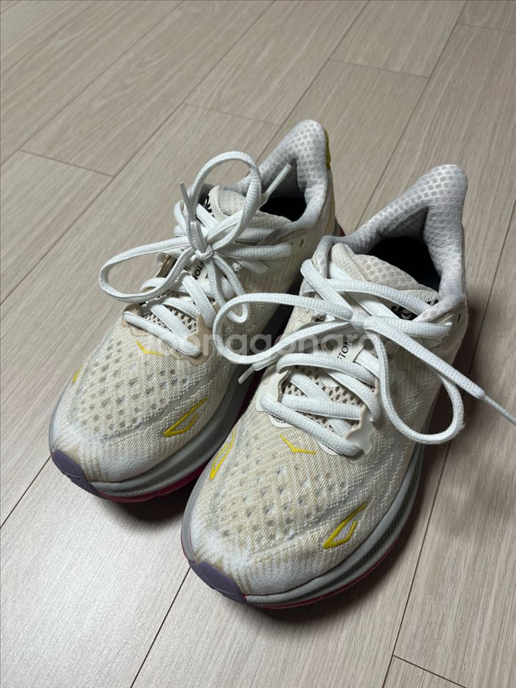 (상태양호) 호카 클리프톤 9 런닝화 달리기 240미리--0