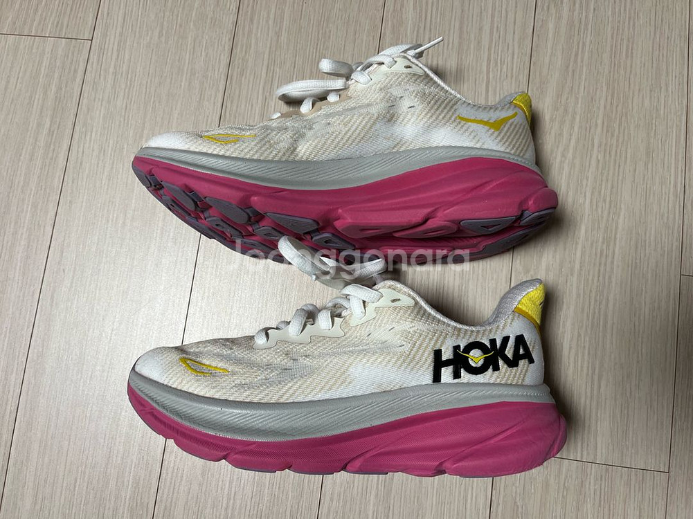 (상태양호) 호카 클리프톤 9 런닝화 달리기 240미리--1