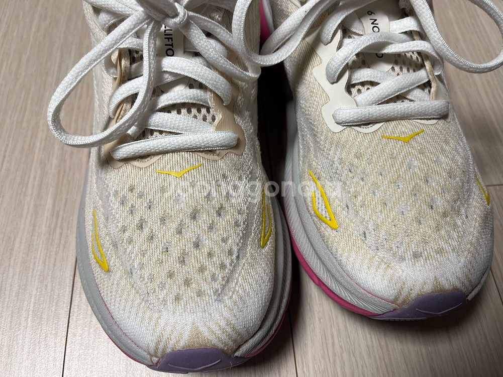 (상태양호) 호카 클리프톤 9 런닝화 달리기 240미리--6