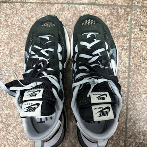 나이키 사카이 베이퍼 와플 265팝니다 이미지