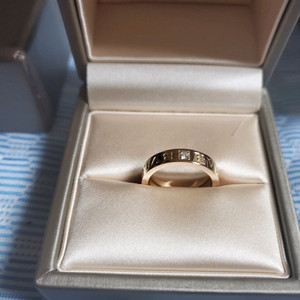 정품 18k 불가리 비제로원 에센셜링 팝니다