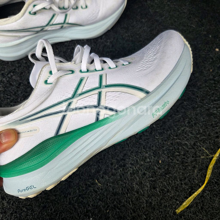 아식스 젤카야노32 255mm--5