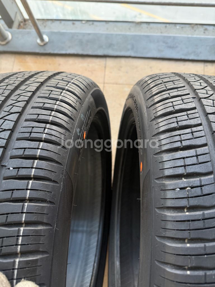 프렐리 P ZERO 235 45 18 2짝 판매합니다--1